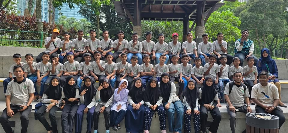 A large group photo of Rabbaniyah Educare students and staff